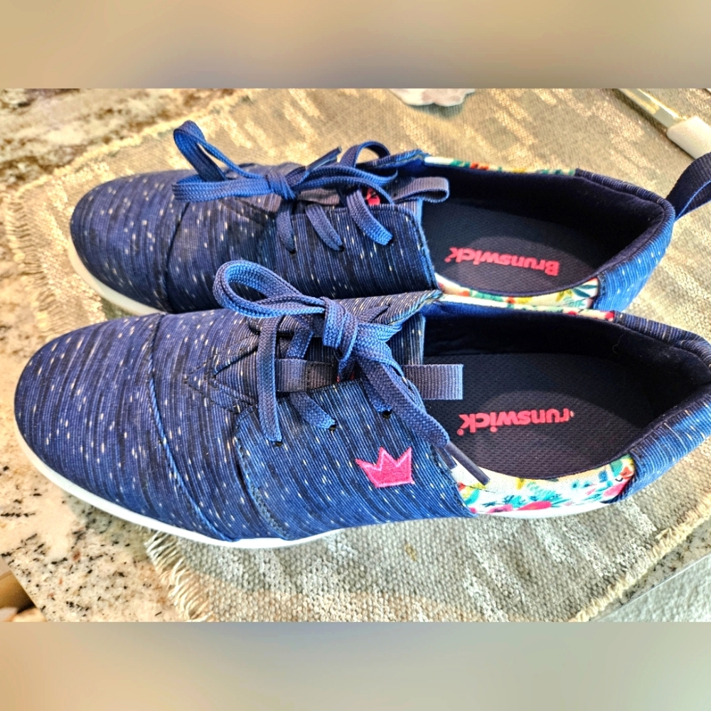 Womens Brunswick bowling shoes